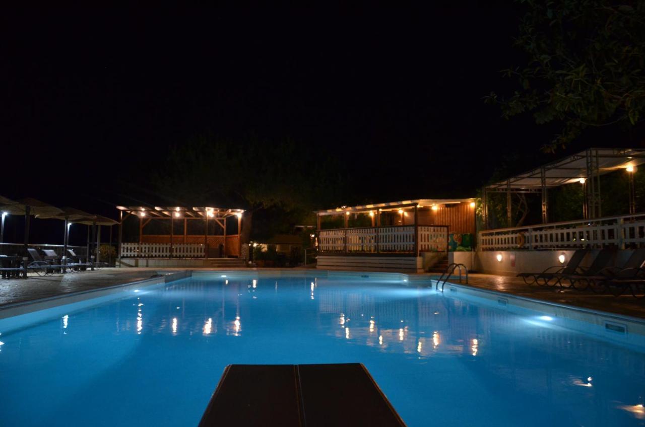 Aparthotel Apolafsi Lixouri Exterior foto